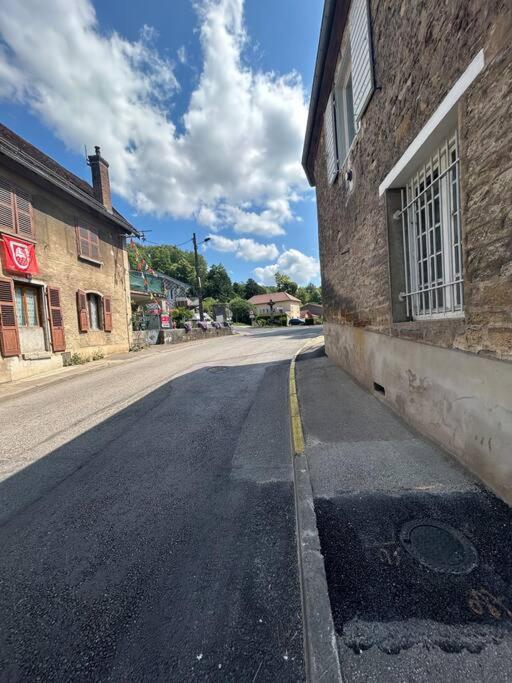 Au Bord De La Furieuse, Proche De La Grande Saline Et Des Thermes De Salins-Les-Bains Buitenkant foto