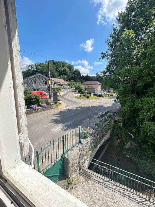 Au Bord De La Furieuse, Proche De La Grande Saline Et Des Thermes De Salins-Les-Bains Buitenkant foto